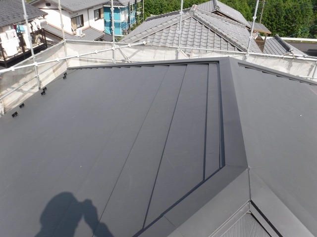 屋根カバー工事を実施した屋根